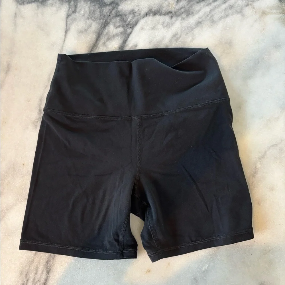 Athleta Transcends 5” High Rise Shorts Sz S - Picture 4 of 6